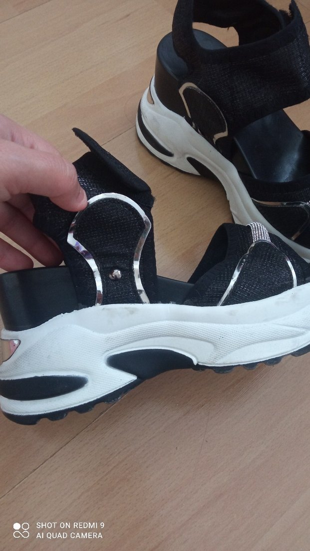 Siyah Kadın Dolgu Topuklu Sandalet 38 sıfır 
1 kez giydim - Görsel 4