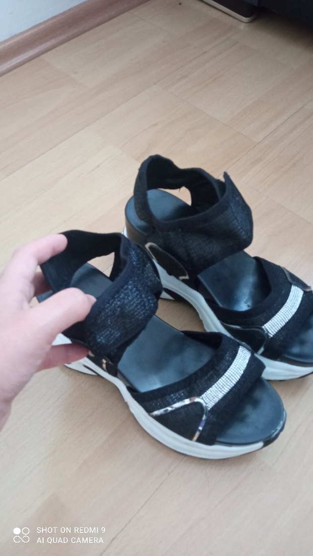 Siyah Kadın Dolgu Topuklu Sandalet 38 sıfır 
1 kez giydim - Görsel 2