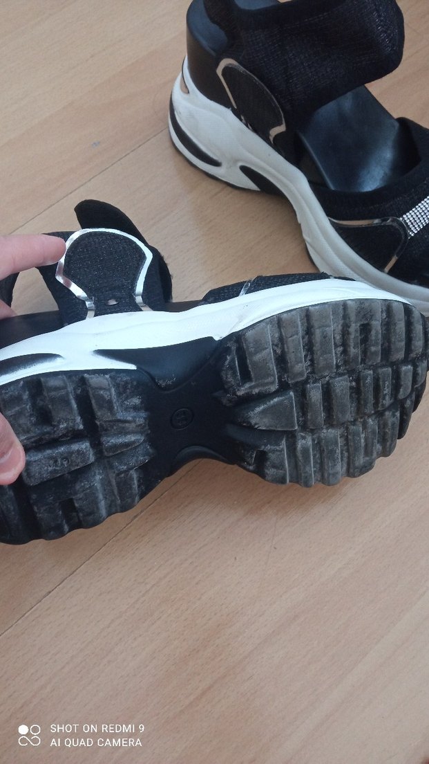 Siyah Kadın Dolgu Topuklu Sandalet 38 sıfır 
1 kez giydim - Görsel 3