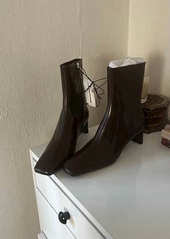 Kare Burunlu, Tokalı Kahverengi Deri Stiletto Bot