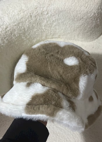 Zara Kahverengi Beyaz Peluş Kadın Şapka