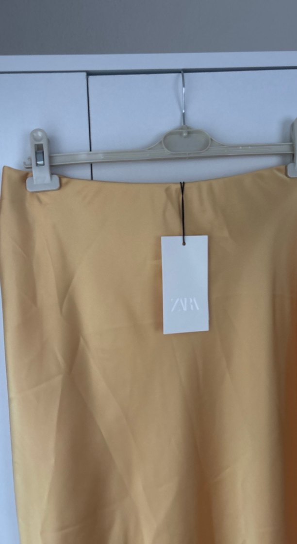 Sarı saten  Uzun Kadın Etek - Görsel 2