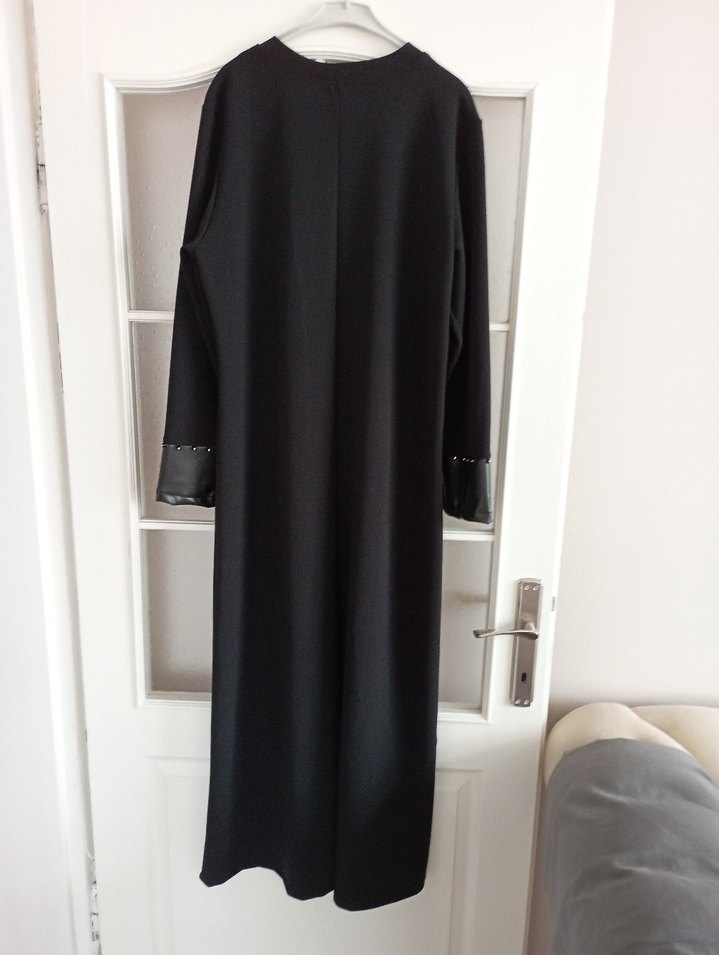 Drapeli Siyah Deri Detaylı Uzun Kadın Elbise - Görsel 2