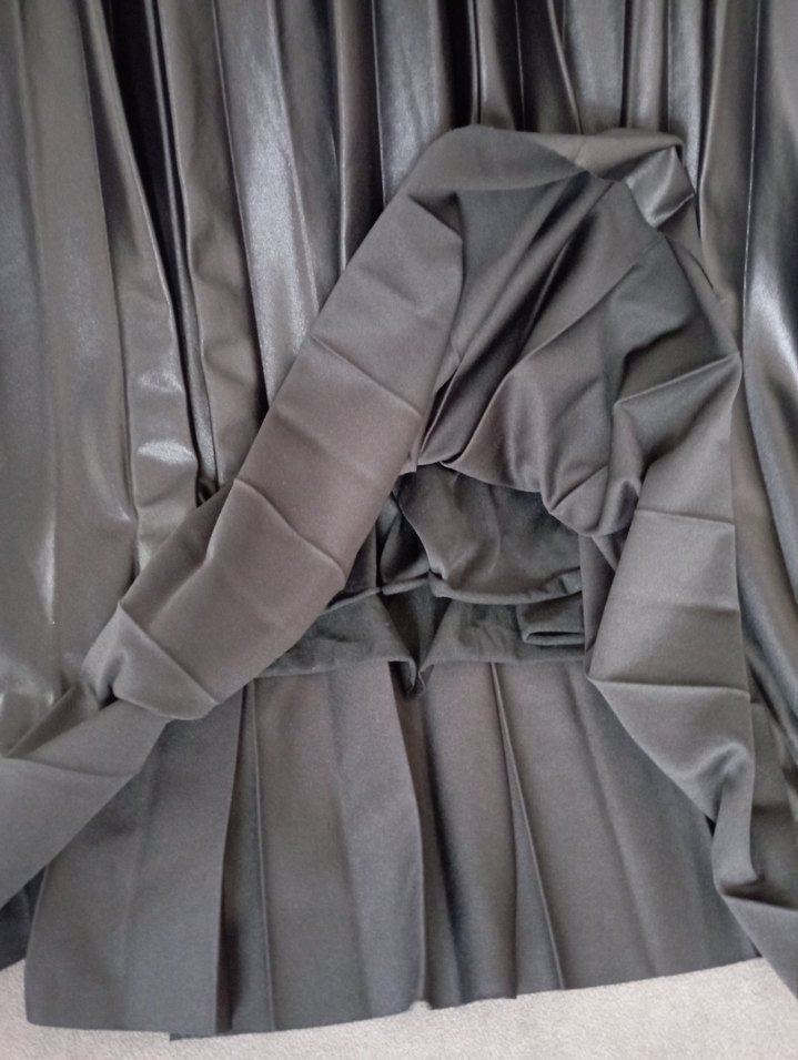 Parlak Siyah Pliseli Uzun Etek - Görsel 4