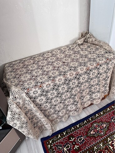 Dantel masa örtüsü