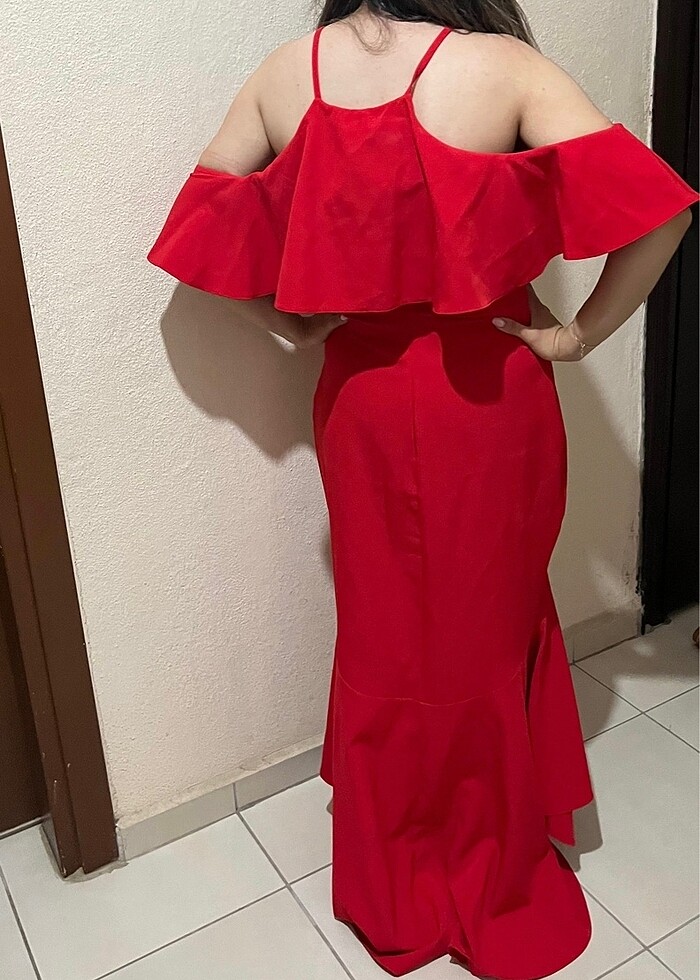 Kırmızı elbise - Görsel 2