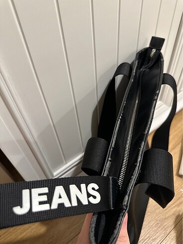 Beden siyah Renk Tommy Hilfiger Kol Çantası