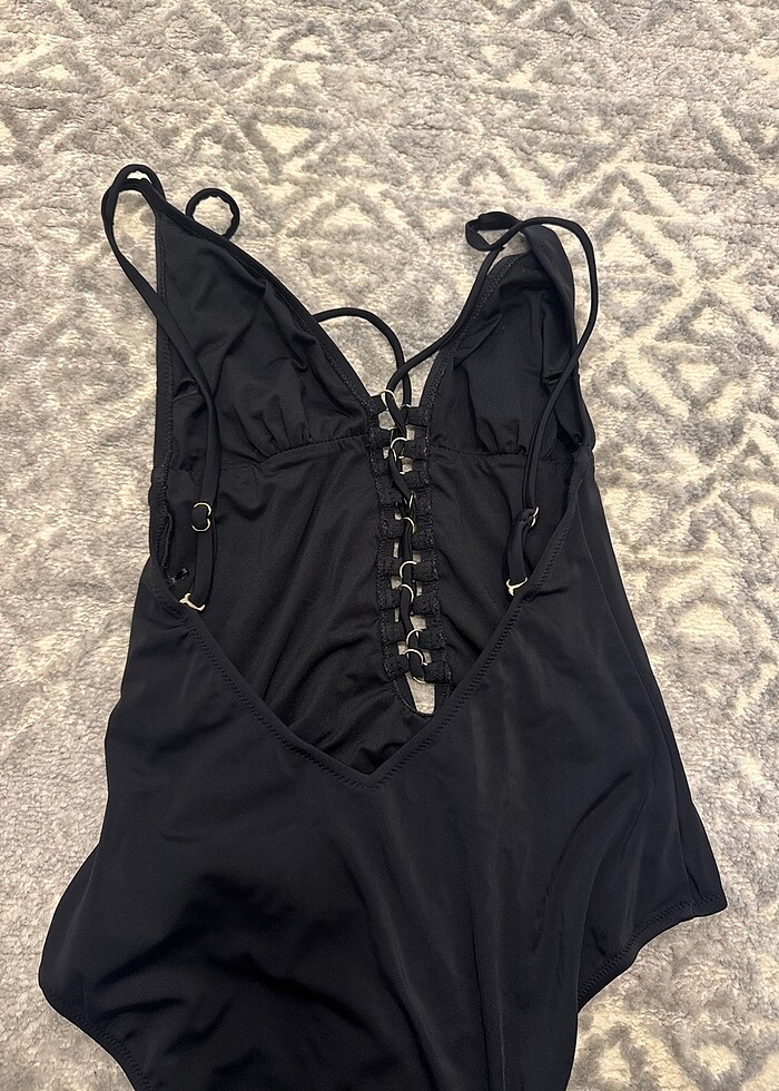 Derin sırt ve göğüs dekolteli mayokini - Görsel 3