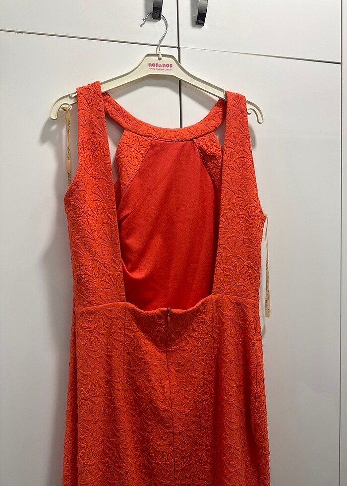 Derin sırt dekolteli elbise - Görsel 3