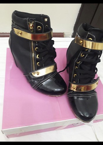 Kadın Siyah Rugan Dolgu Topuklu Tokalı Bot - Görsel 2