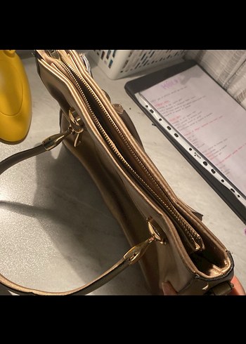 Altın Rengi Kadın Deri Çanta - Görsel 3