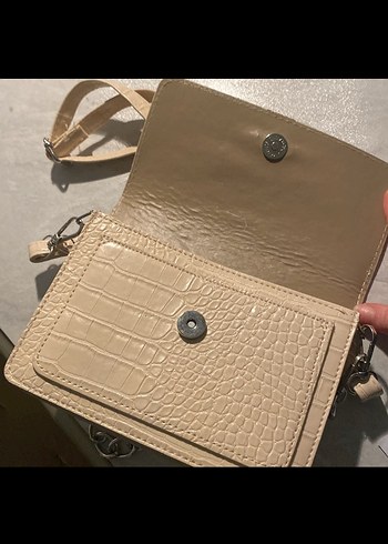 Bej Parlak Zincir Detaylı Yılan Derisi Desenli Deri Çanta - Görsel 5