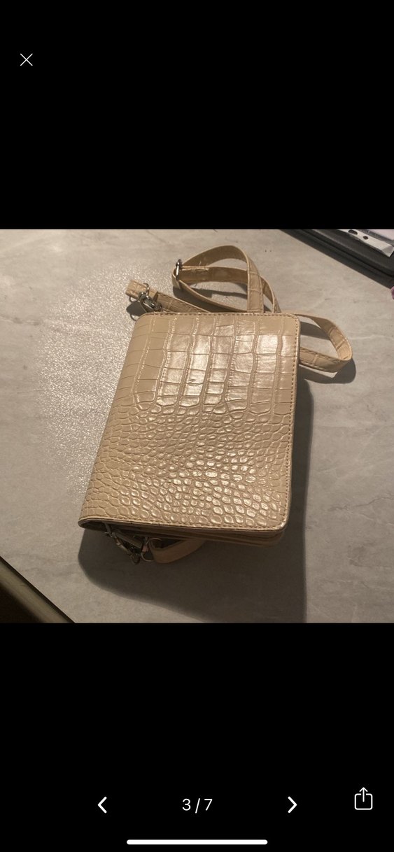 Bej Parlak Zincir Detaylı Yılan Derisi Desenli Deri Çanta - Görsel 3