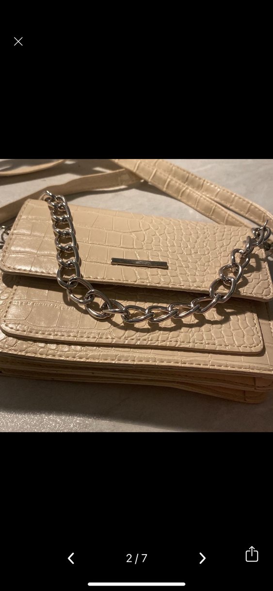 Bej Parlak Zincir Detaylı Yılan Derisi Desenli Deri Çanta - Görsel 2