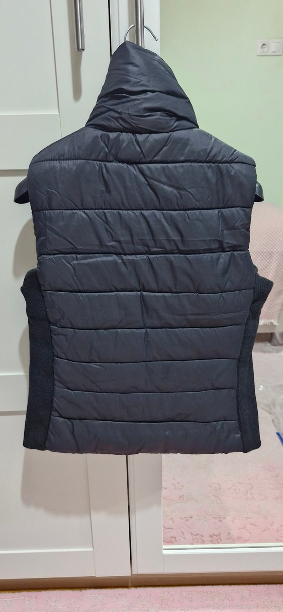 Siyah Fermuarlı Kadın Dik Yaka Yelek - Görsel 3