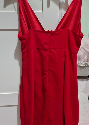 Trenyolmilla Kırmızı Mini V Yaka Fiyonklu Abiye Elbise - Görsel 5