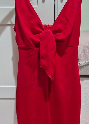 Trenyolmilla Kırmızı Mini V Yaka Fiyonklu Abiye Elbise - Görsel 2