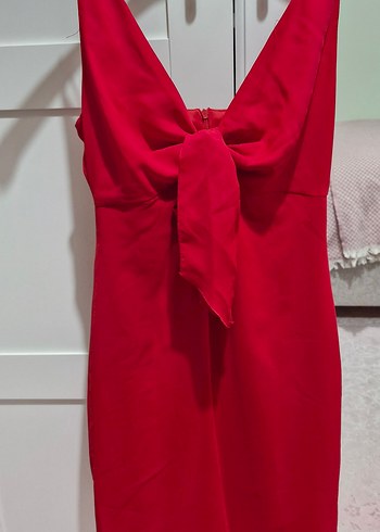 Trenyolmilla Kırmızı Mini V Yaka Fiyonklu Abiye Elbise - Görsel 4