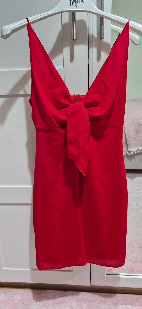 Trenyolmilla Kırmızı Mini V Yaka Fiyonklu Abiye Elbise - Görsel 3