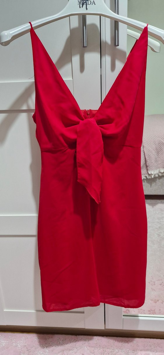 Trenyolmilla Kırmızı Mini V Yaka Fiyonklu Abiye Elbise - Görsel 4