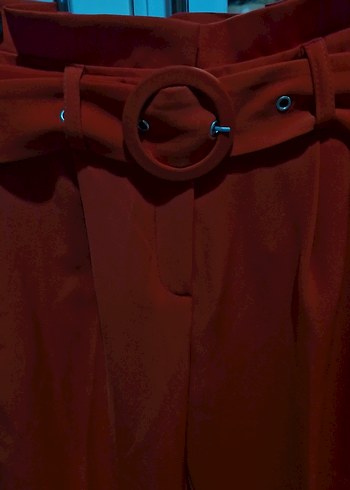 Koton Kadın Kemer Detaylı Kırmızı Pilili Kumaş Pantolon - Görsel 2