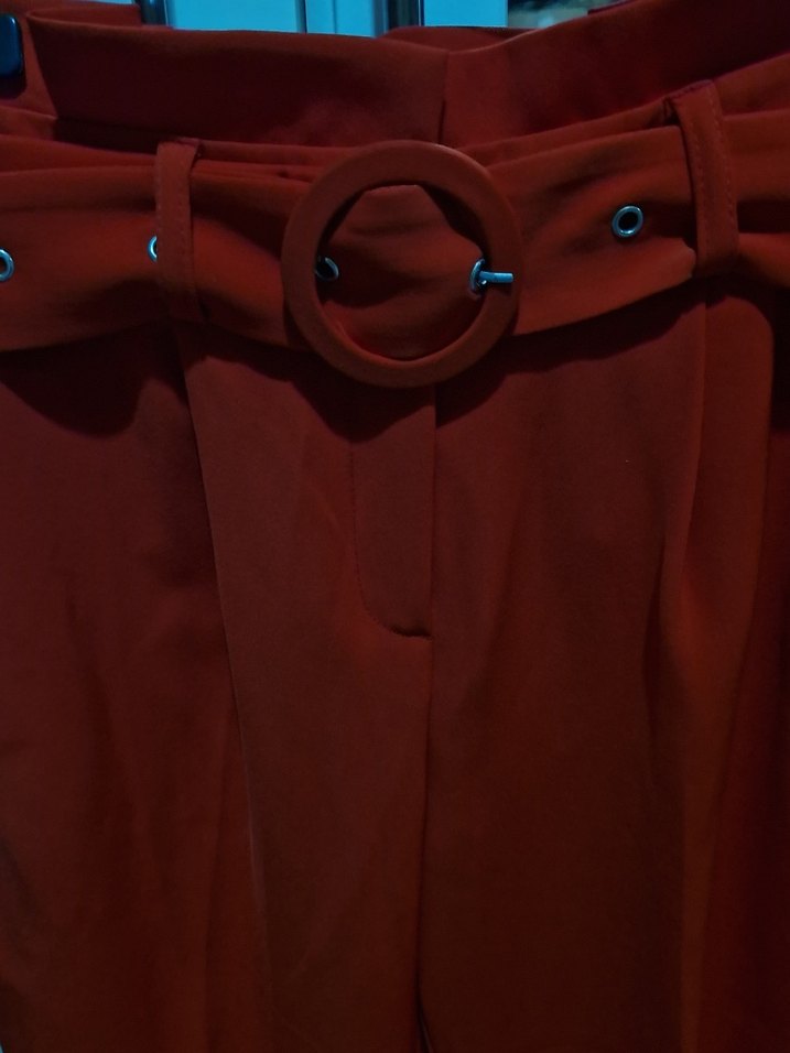 Koton Kadın Kemer Detaylı Kırmızı Pilili Kumaş Pantolon - Görsel 2