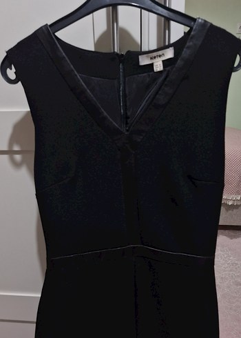 Koton Siyah V Yaka Kemerli Kolsuz Midi Elbise - Görsel 5