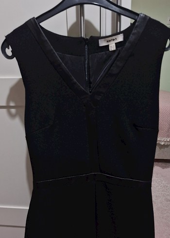 Koton Siyah V Yaka Kemerli Kolsuz Midi Elbise - Görsel 4