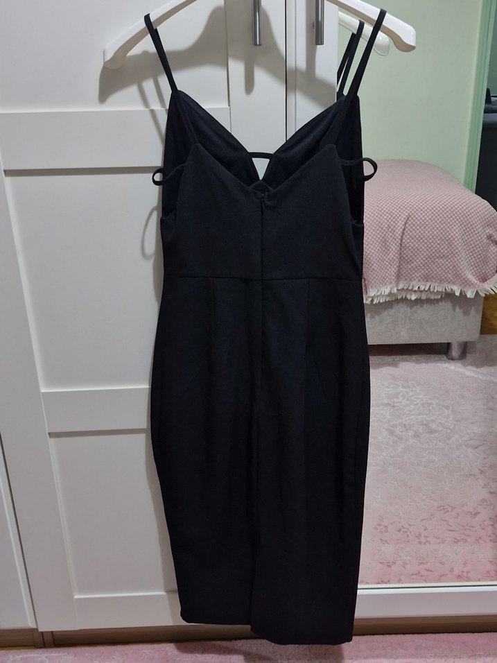 Trendyolmilla Siyah V Yaka İnce Askılı Midi Elbise - Görsel 4