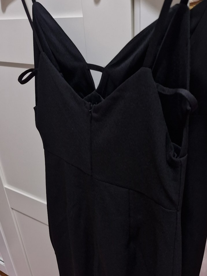 Trendyolmilla Siyah V Yaka İnce Askılı Midi Elbise - Görsel 5