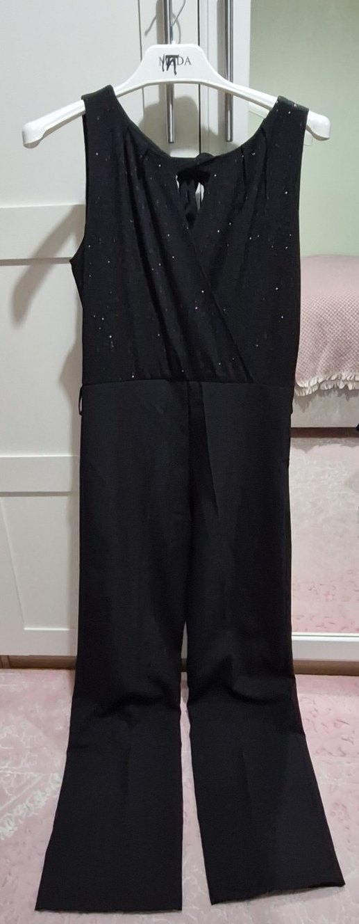 Siyah Üstü Sim Detaylı Kumaştan 0 Kollu Kumaş Pantolonlu Tulum - Görsel 4