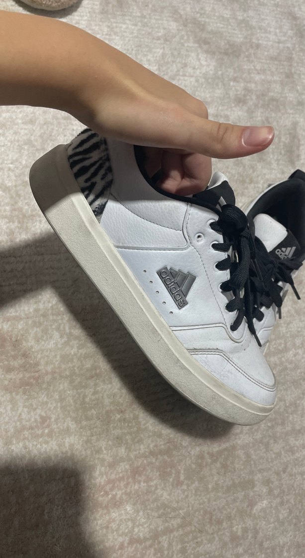 Adidas Beyaz Siyah Spor Ayakkabı — görsel 2/5