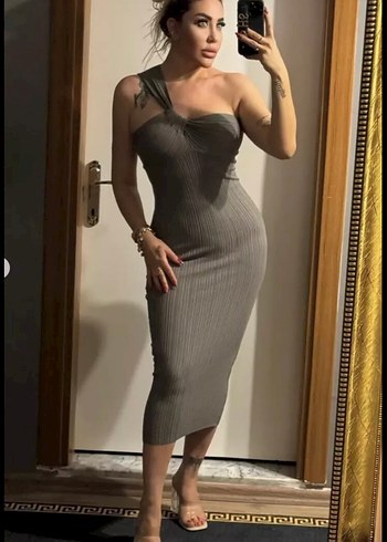 Gri V Yakalı Uzun Triko Elbise - Görsel 4