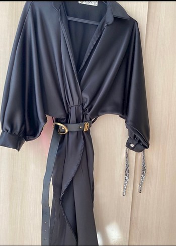 Kemer Detaylı Siyah Parlak Uzun Elbise - Görsel 2