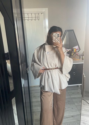 Kadın Beyaz Kürklü Kemerli Panço - Görsel 3