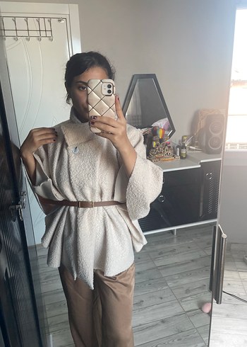 Kadın Beyaz Kürklü Kemerli Panço - Görsel 2