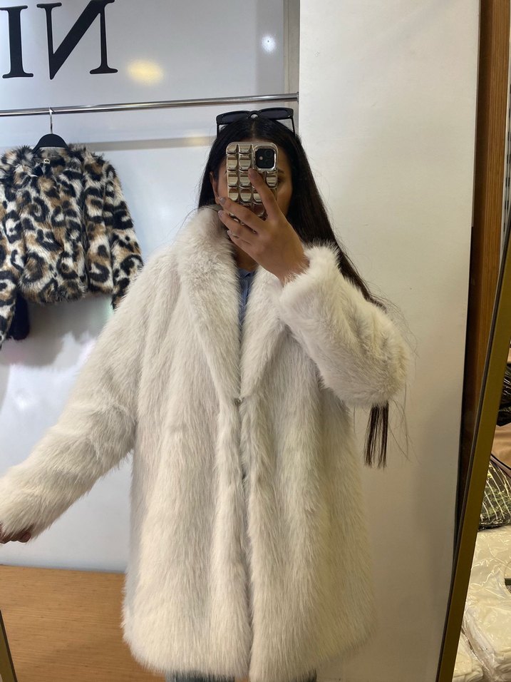 Beyaz Kadın Suni Kürk - Görsel 3