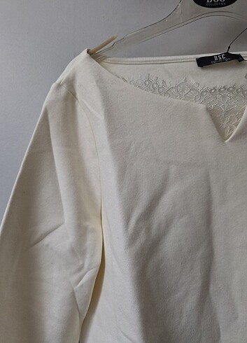 Yakası nakışlı Ekru sweatshirt