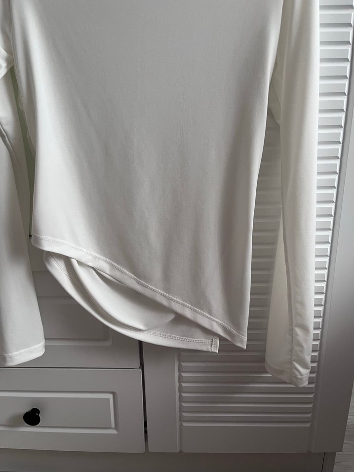 Beyaz Drapeli Uzun Kollu Bluz - Görsel 3