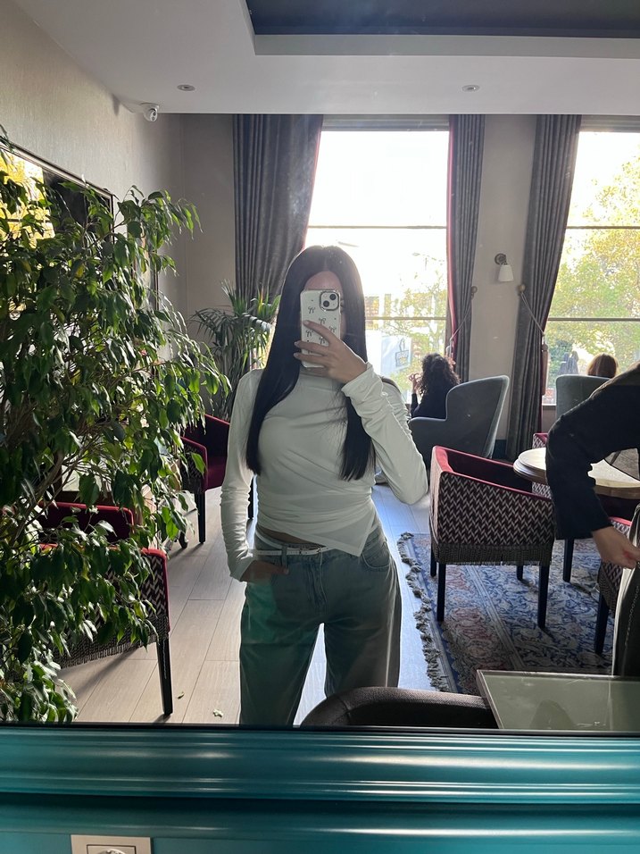 Beyaz Drapeli Uzun Kollu Bluz - Görsel 4