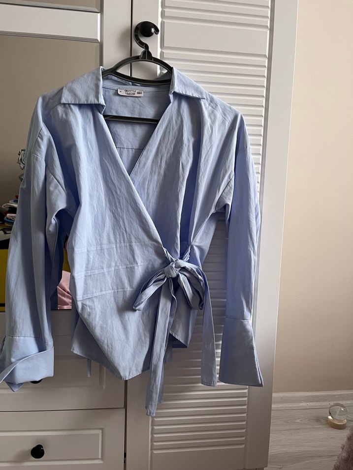 Mavi Bağlamalı V Yaka Gömlek - Görsel 2