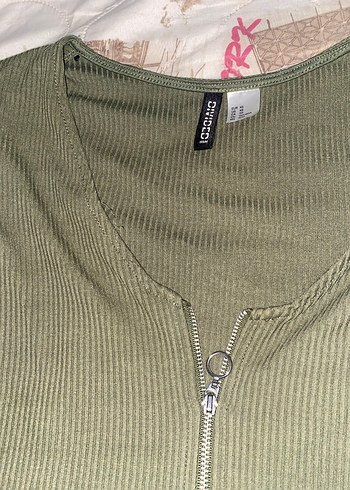 Kadın Haki V Yaka Fermuarlı Fit Bluz - Görsel 2