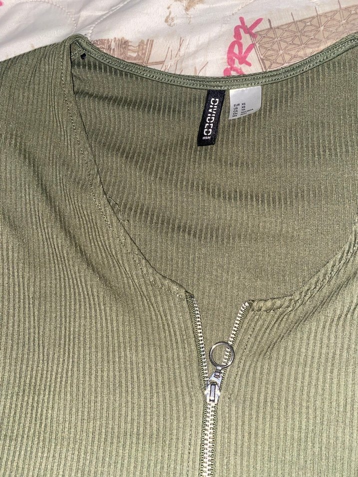 Kadın Haki V Yaka Fermuarlı Fit Bluz - Görsel 2