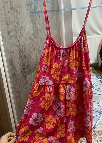 Kırmızı Çiçek Desenli şortlu tulum - Görsel 3