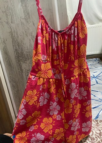 Kırmızı Çiçek Desenli şortlu tulum - Görsel 2