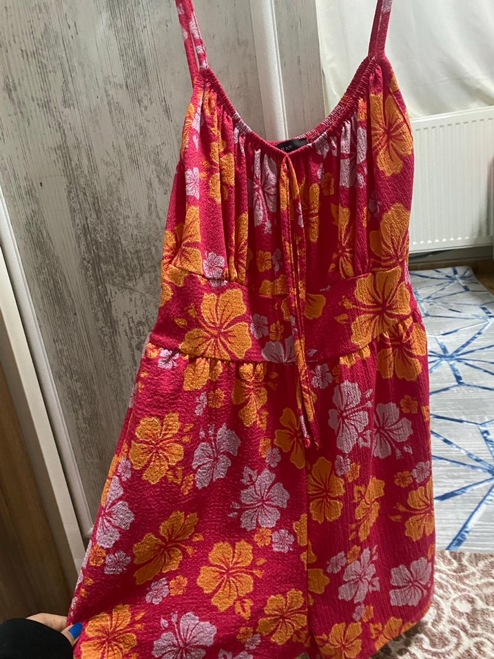 Kırmızı Çiçek Desenli şortlu tulum - Görsel 2