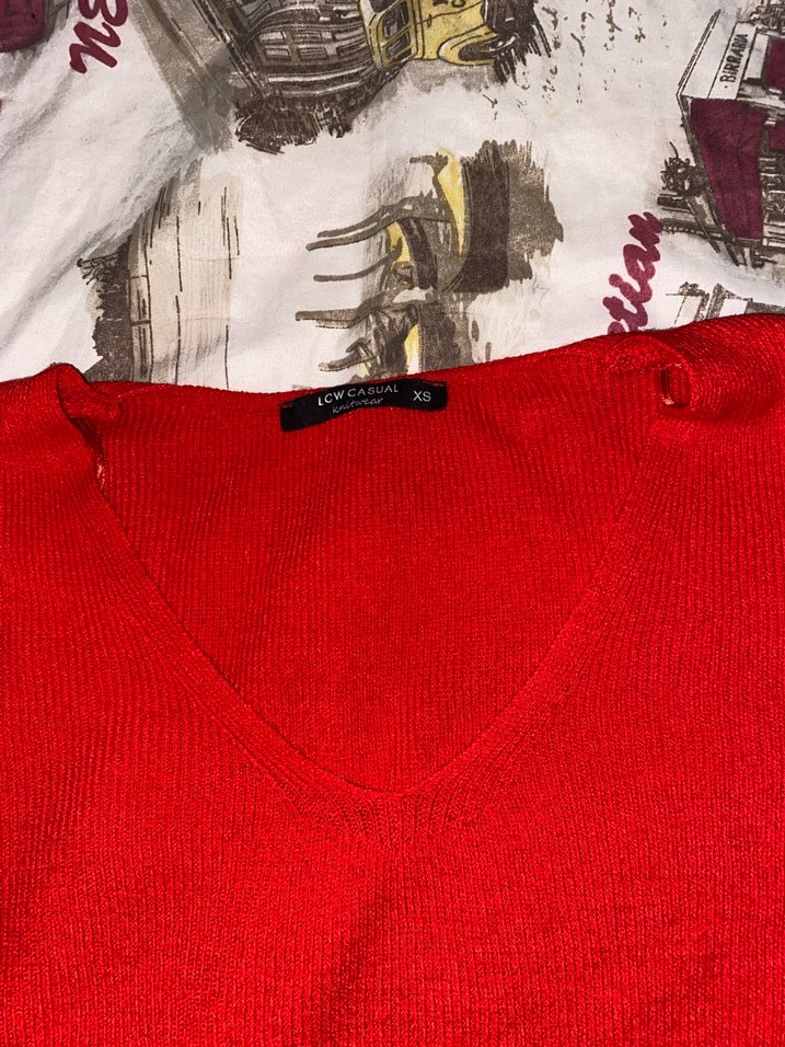 Kırmızı V Yakalı Kadın Triko Kazak - Görsel 2