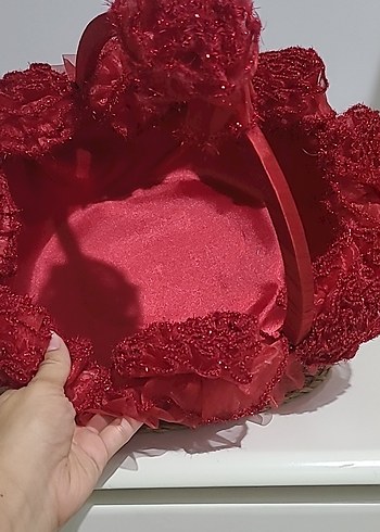 Diğer Kırmızı Süslemeleri ile Kina Sepeti