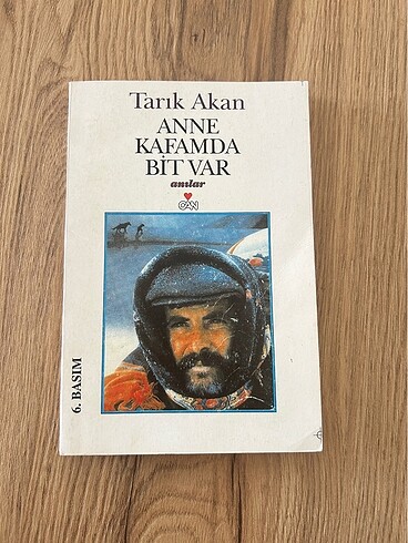 Anne Kafamda Bit Var - Tarık Akan