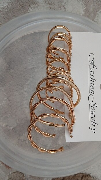 Gold küpeler 